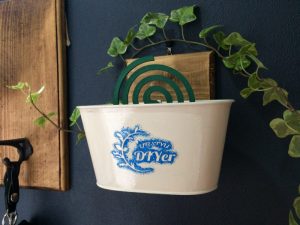 子供にやさしい壁掛け蚊取り線香立て。『ウォールモスキートル』完成！